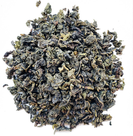Herbata Ti Kuan Yin Oolong to delikatna i aromatyczna herbata oolong, znana ze swojego wyjątkowego smaku i bogatego aromatu. Jej subtelna nuta kwiatowa i lekka, orzechowa nuta sprawiają, że jest idealna na relaksującą chwilę przy filiżance herbaty.